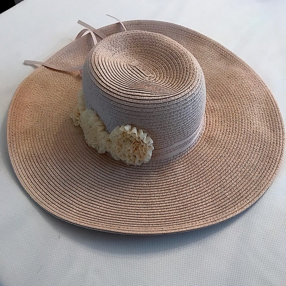 August Woman's Light Pink Hat - Picture 1 of 3